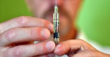 <p><strong>“حقنة البرد: هل هي جريمة طبية قاتلة تهدد حياتك؟ أستاذ أمراض صدرية يوضح المخاطر!”</strong></p>