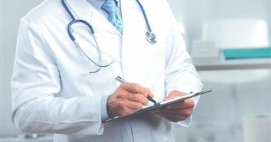 هل يحق للطبيب إفشاء سر المريض؟ .. دار الإفتاء تكشف عن الحالات المسموح بها!