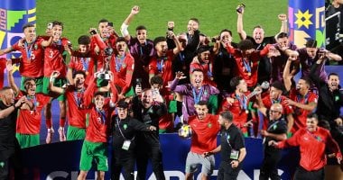 <p><strong>مراسم تتويج المغرب بكأس العالم للشباب: هل كانت لحظة تاريخية على حساب الأرجنتين؟ شاهد الفيديو الآن!</strong></p>