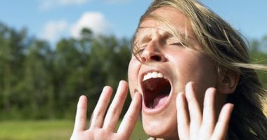 ما وراء تجمع المئات على قمة تلة في لندن للصراخ؟ اكتشف القصة المثيرة التي ستدهشك!
