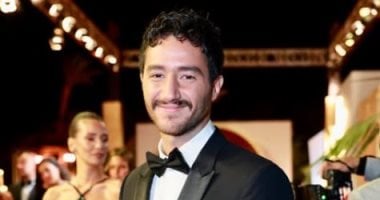 أحمد مالك يحتفل بتتويجه كأفضل ممثل في مهرجان الجونة: هل كانت الجائزة تستحق الانتظار لتعود لمصر؟