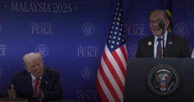 شاهد: رئيس وزراء ماليزيا يمازح ترامب حول السجن – هل أقرب بينهما؟