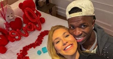 فينيسيوس جونيور يعلن ارتباطه بـ فيرجينيا فونسيكا بأسلوب رومانسي مدهش! هل يمكنك رؤية الحب في الصور؟