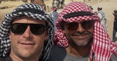 هل يشهد سكوت إيستوود تجربة مثيرة أثناء زيارته إلى مصر؟ جولة جوية ساحرة فوق الأهرامات!