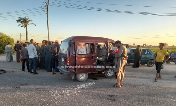 مصرع طفل وإصابة 5 من عائلته في حادث تصادم مفاجئ بسوهاج