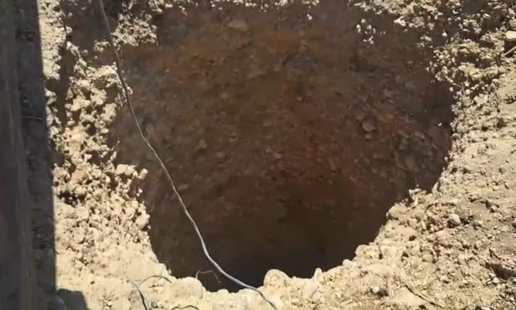 خلال حملة إزالة: ماذا يكشف العثور على حفرة بعمق 15 متراً في قنا؟