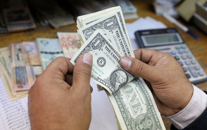 هل يشهد الجنيه المصري انتعاشًا جديدًا؟ تراجع ملحوظ في سعر الدولار مقابل الجنيه اليوم، الجمعة 17 أكتوبر 2025!