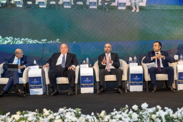 <p><strong>“هل تعلم أن 53% من محفظة البنك الزراعي موجهة للتمويل المستدام؟ اكتشف كيف يسهم البنك في المستقبل الأخضر!”</strong></p>