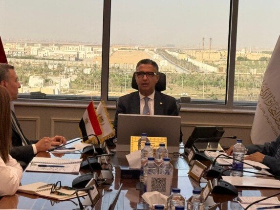 “هل تستقر الأسواق؟ وزير التموين يكشف عن توافر السلع الأساسية بكميات كافية!”
هذا العنوان يجذب الانتباه ويحتوي على الكلمة المفتاحية بشكل طبيعي، مما يجعله مناسبًا للبحث في جوجل.