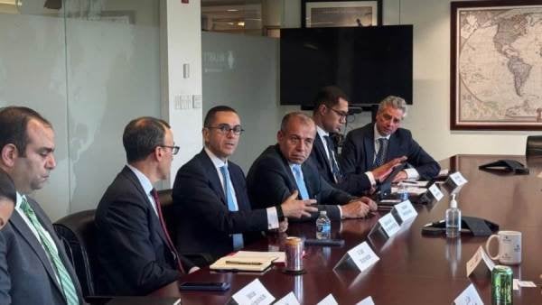 مائدة مستديرة مثيرة: وزير الاستثمار يجتمع مع شركة McLarty Associates وكبار المستثمرين لبحث فرص جديدة!